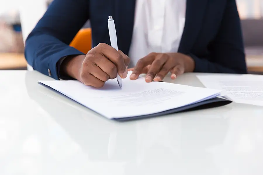 Initialing a contract: are they useful?